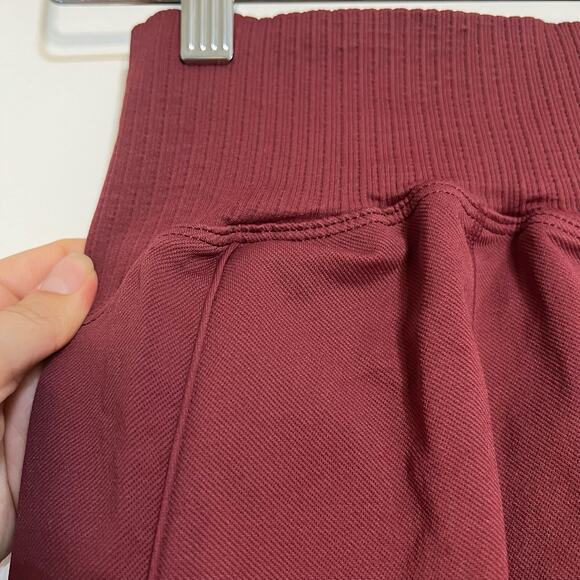 NWOT Free People Movement Ribbed Compression Leggings in Maroon - Picture 4 of 9